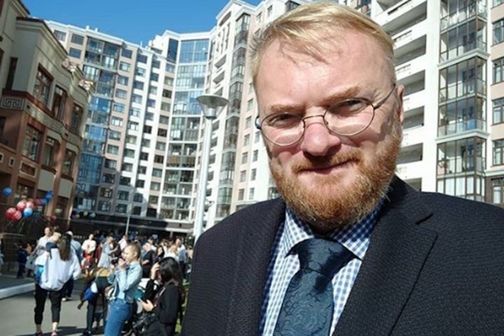  милонов предложил читать лекции вакцинации офисах заводах 