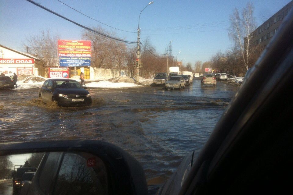  пионерском поселке екатеринбурга затопило улицу 