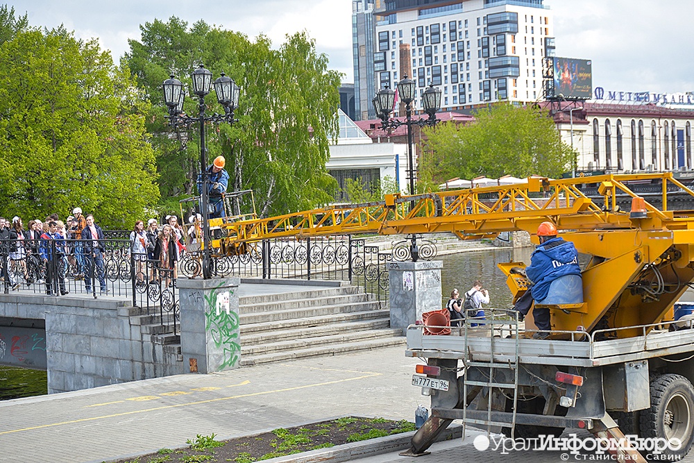  екатеринбурге интернет пустят фонарям 
