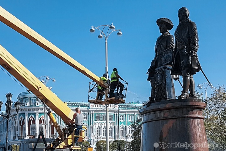  судебной тяжбе авторских прав памятники екатеринбурга объявили перерыв 