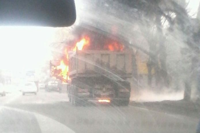  челябинске ходу загорелся камаз 