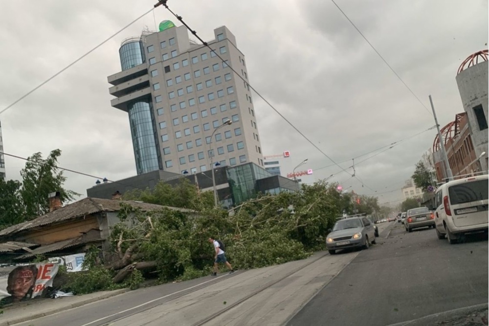  екатеринбург вконтакте фото инцидент видео мчс ураган 