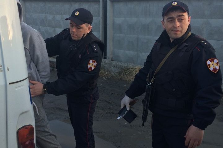  югорчанин набросился незнакомку охотничьим ножом 