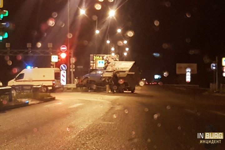 Томские телки попали в ДТП в Екатеринбурге