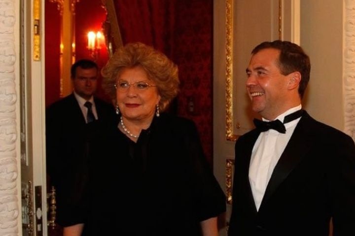  российский телеканал пообщался покойной певицей похоронах доренко 
