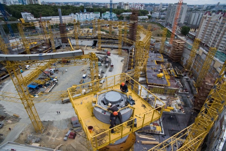  центральном стадионе екатеринбурга начался монтаж навеса 