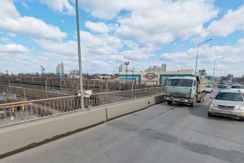  власти екатеринбурга подумывают снести мост калины 