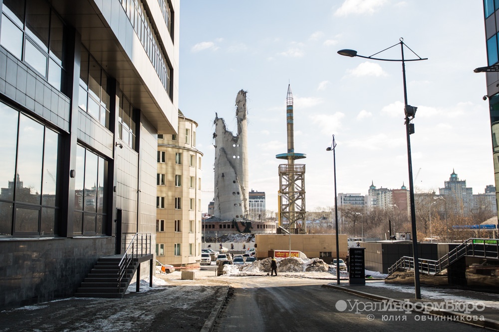 обломки екатеринбургской телебашни подпортили фасад российской 
