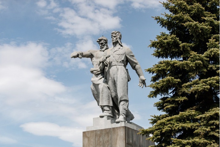  голосов памятник город трудовой доблести 