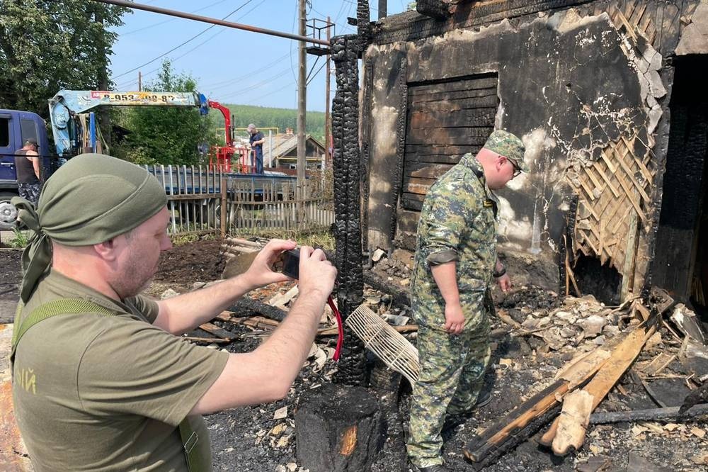  свердловчанин денежного долга сжег дом людьми внутри 