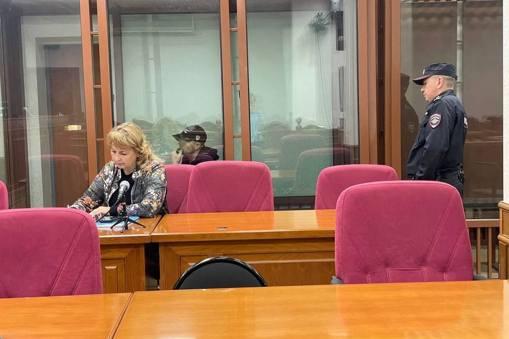  грабитель показал нанес продавцу уральской деревне ударов ножом 