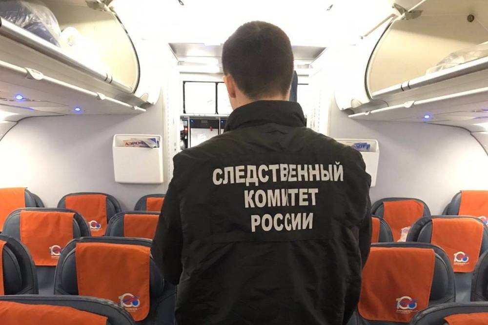  екатеринбурге экстренно приземлился самолет мертвой пассажиркой борту 