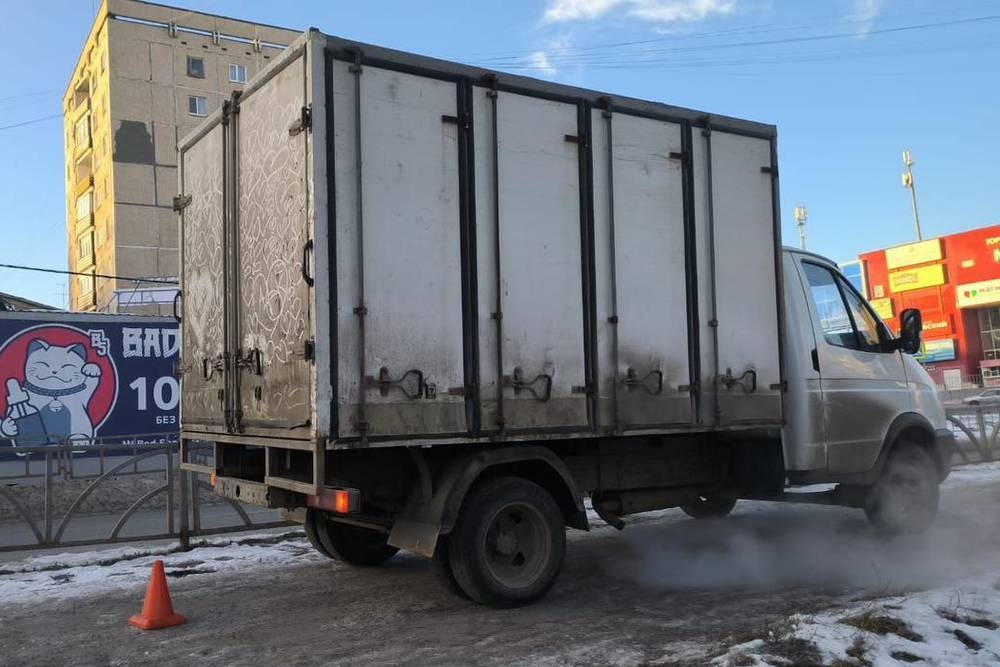  первоуральске грузовик привезший продукты магазин нанес смертельные травмы 