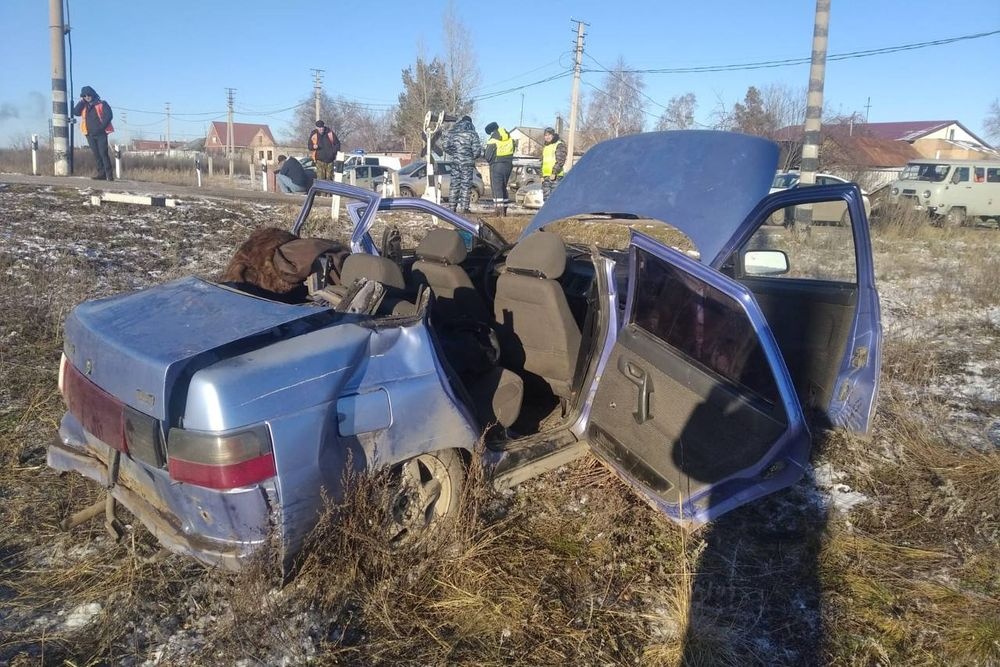  магнитогорске поезд врезался машину ребенком 