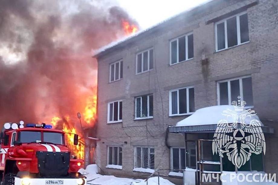 В Златоусте вспыхнул деревообрабатывающий цех