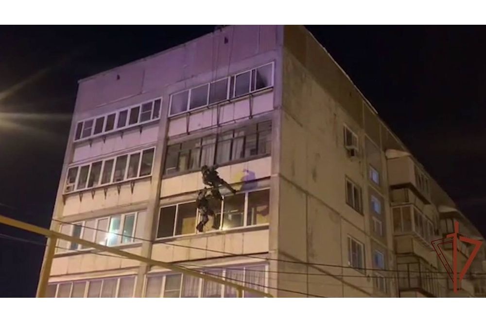  челябинске спецназовцы взяли штурмом банду наркоторговцев-оптовиков 
