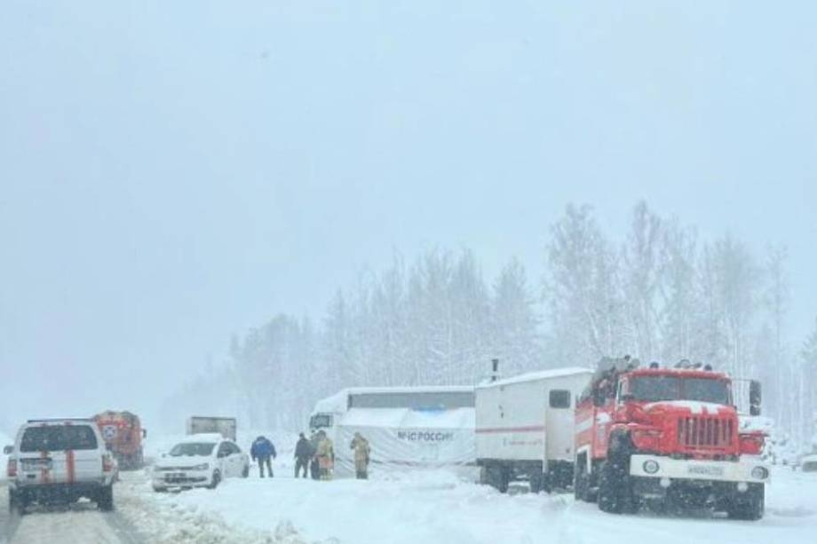  трассе екатеринбургом образовалась 12-километровая пробка 