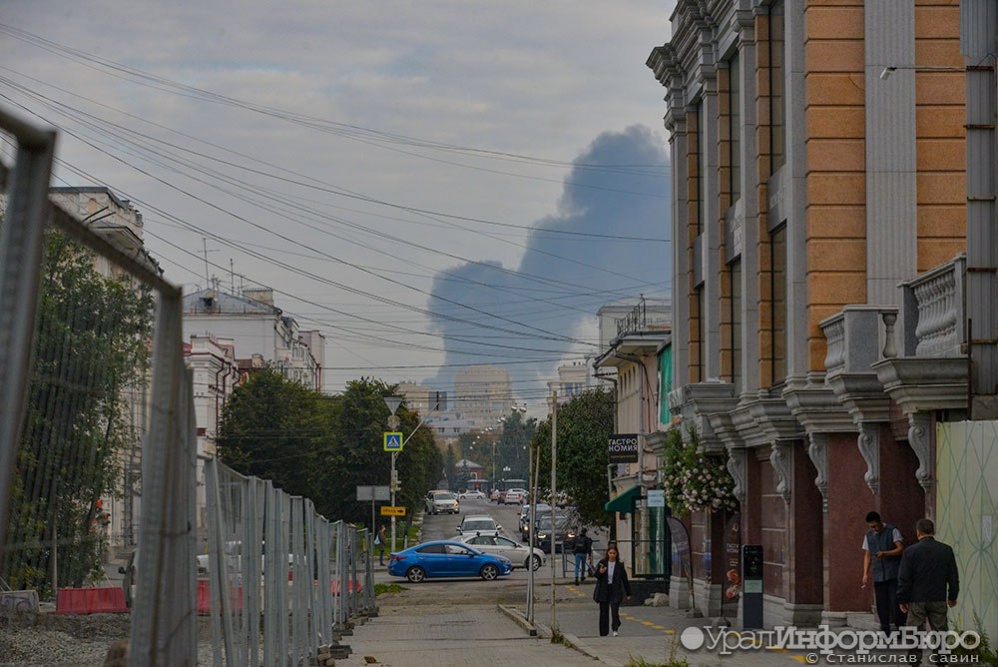  дым виден центре пожар уралмаше охватил тысячу квадратных 