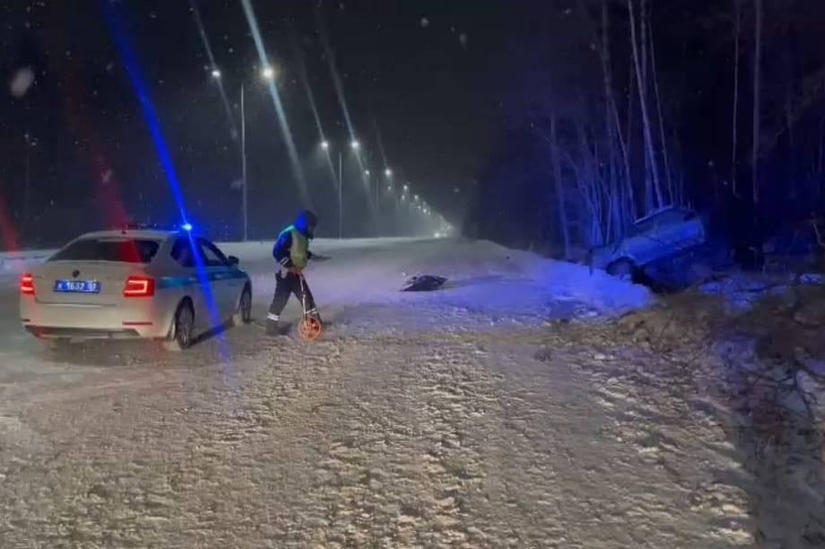 екатеринбуржец погиб врезавшись дерево дублере сибирского тракта 