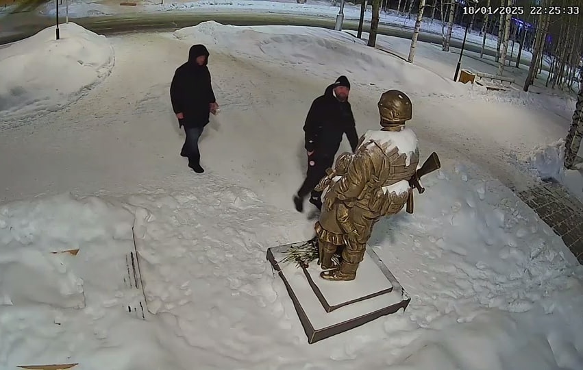  нижневартовске вандал повредил памятник защитникам донбасса 