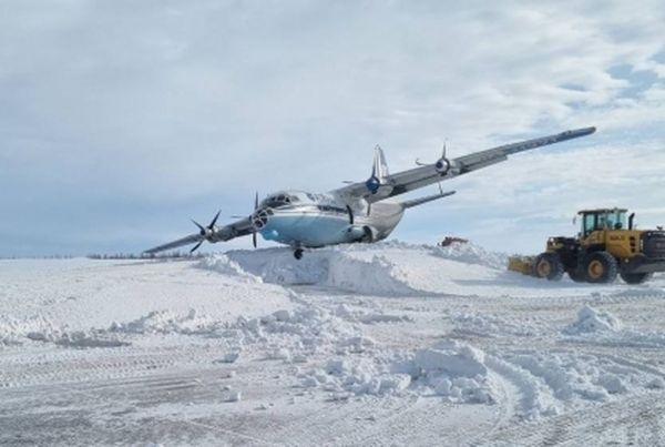  ямале грузовой самолет выбросило посадочной полосы сугроб 