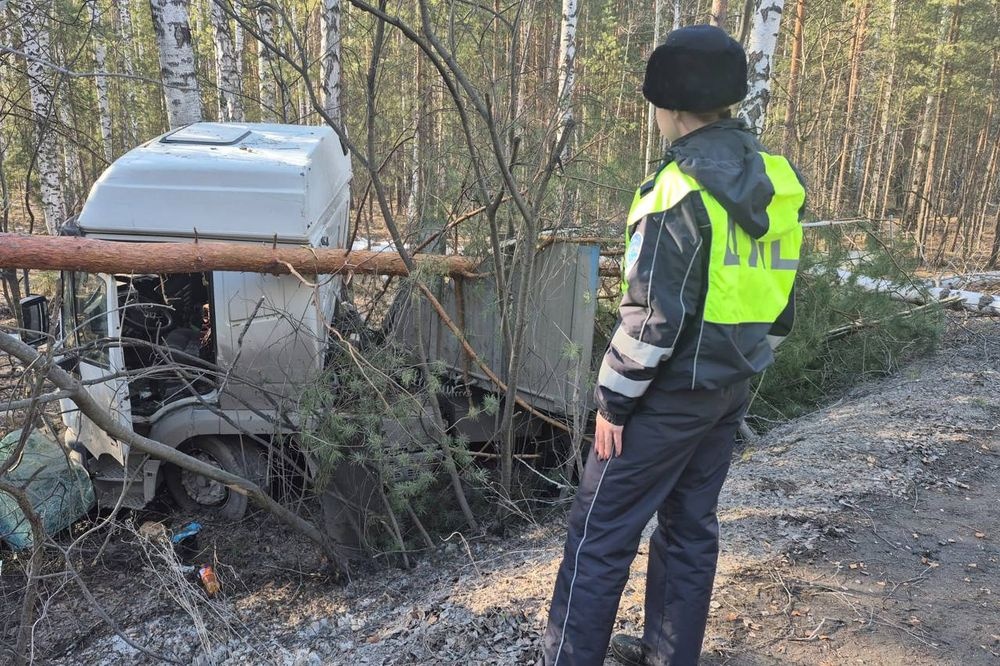  екатеринбурге ищут водителя опрокинувшего тягач прицепом кювет 