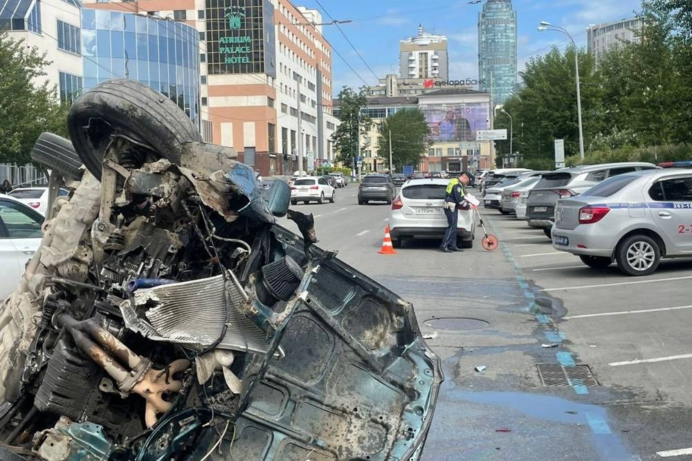  движение центре екатеринбурга ограничено массового дтп 
