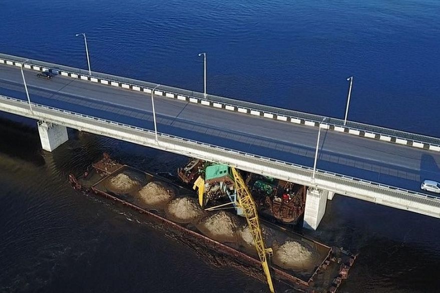  баржа подъемным краном врезалась мост реке пермском крае 