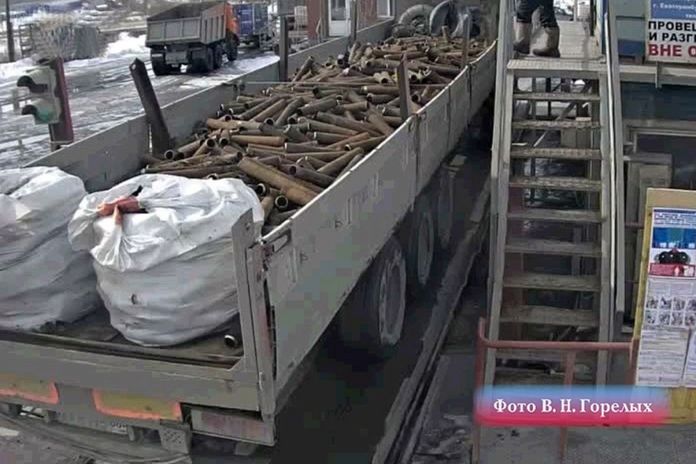  екатеринбуржца видом грузоперевозок похитили тонны металла 