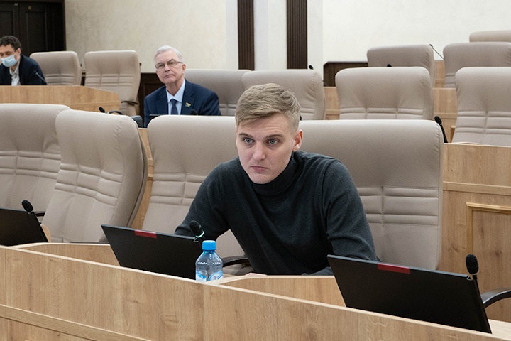  коммунисты екатеринбурга исключили молодого коллегу фракции 
