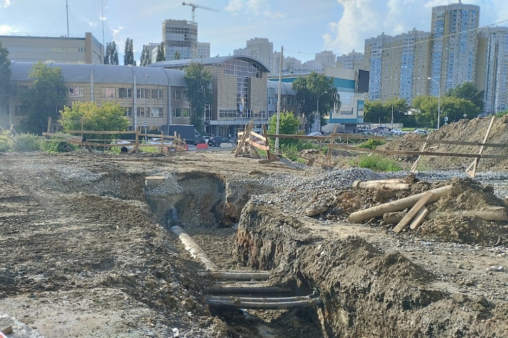  екатеринбуржец пожаловался строительство развязки калины помешавшее проезду скорой 