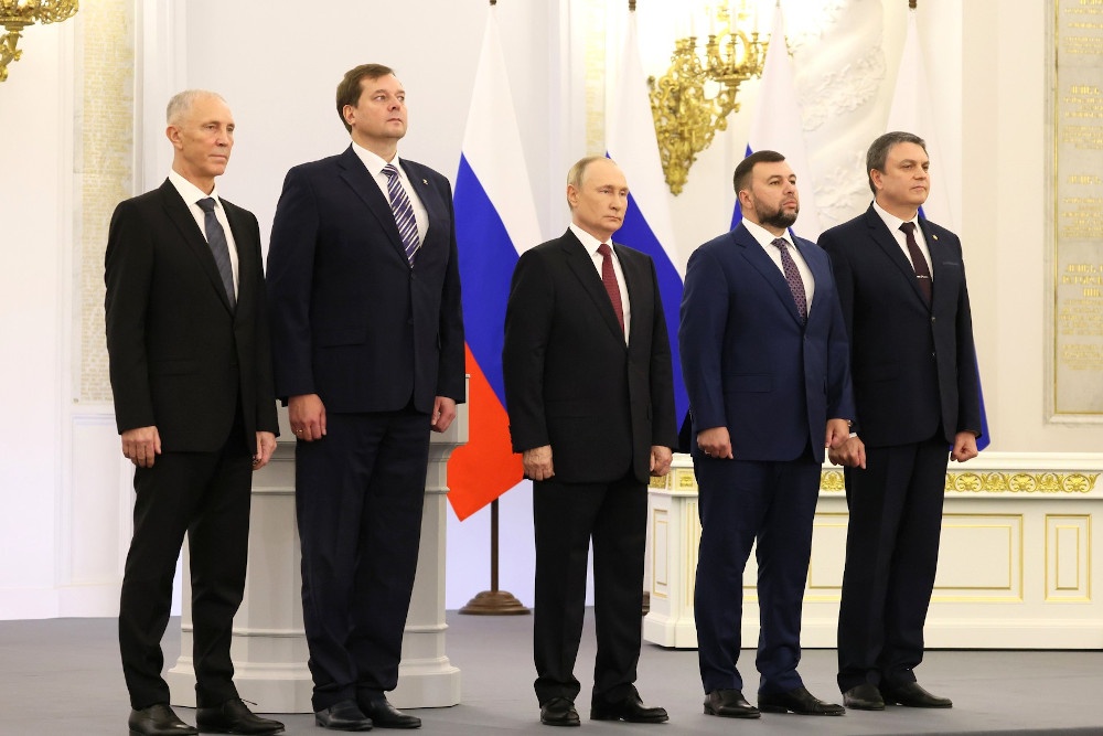  путин подписал законы принятии регионов состав россии 
