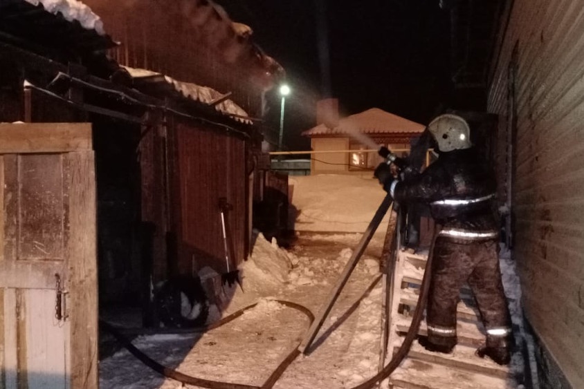  первоуральской конюшне заживо сгорели лошадей 