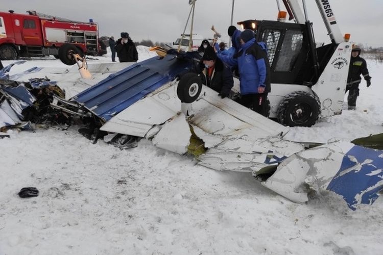  трое погибших самолет рухнул землю ленинградской области 