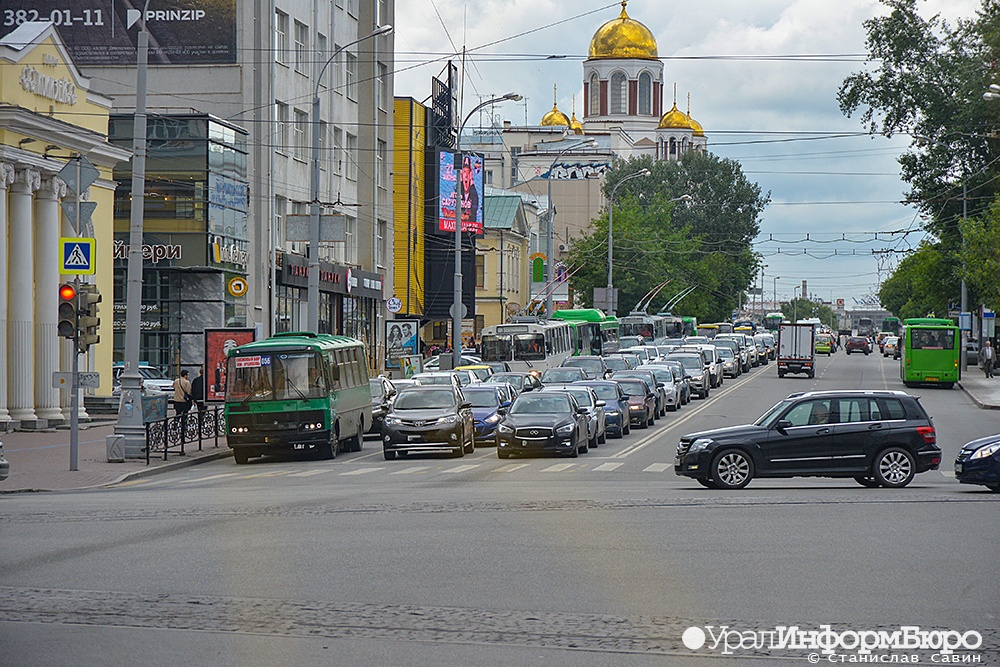  екатеринбург третьим городом числу машин россии 