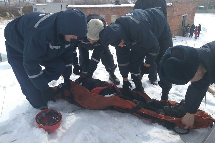  тюмени 10-летний школьник провалился 5-метровый бункер 