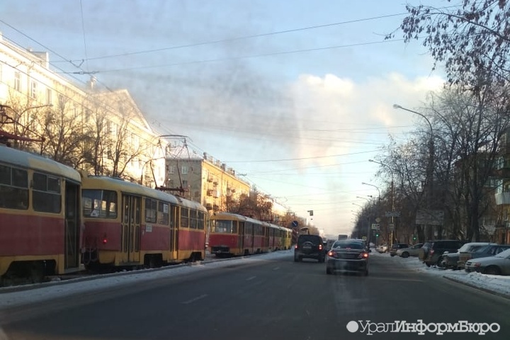  тройное дтп парализовало движение трамваев уралмаше 