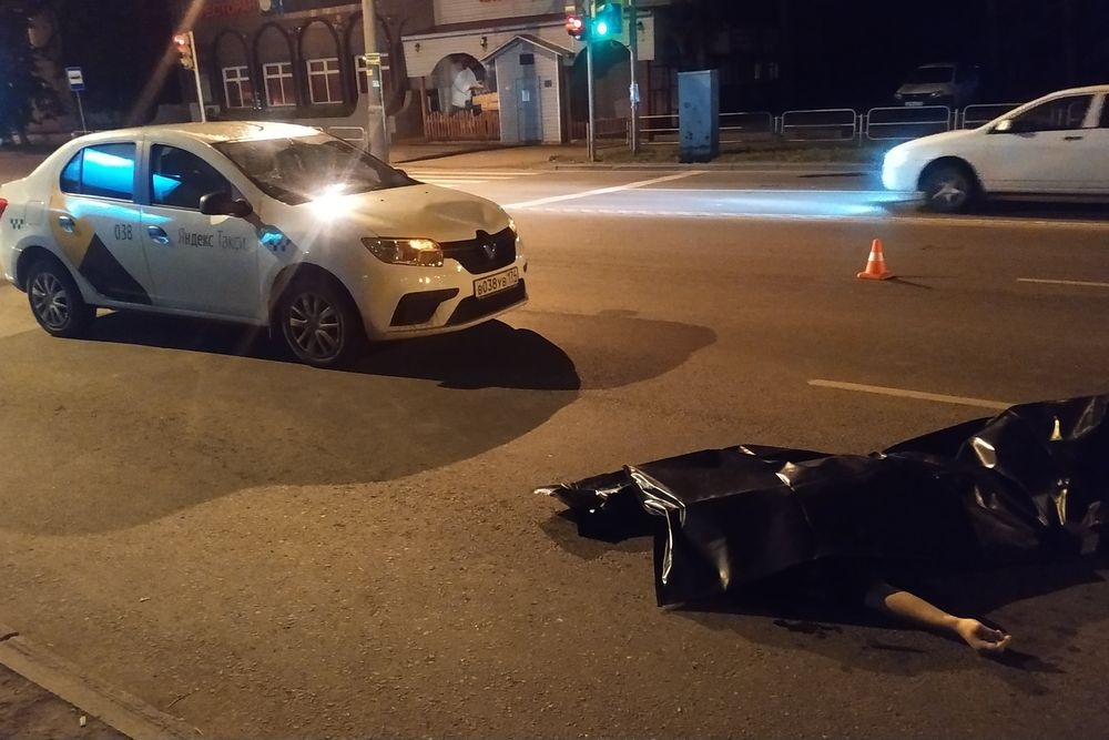 челябинске полицейский погиб колесами яндекс такси 