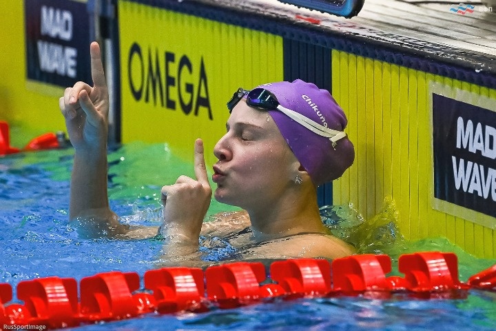  российская пловчиха дважды превзошла результаты чемпионок олимпиады париже 