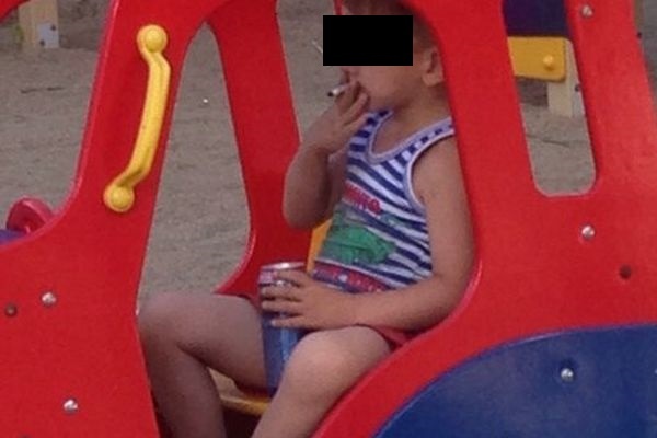  тюменцы застукали дошкольника сигаретой пивом 