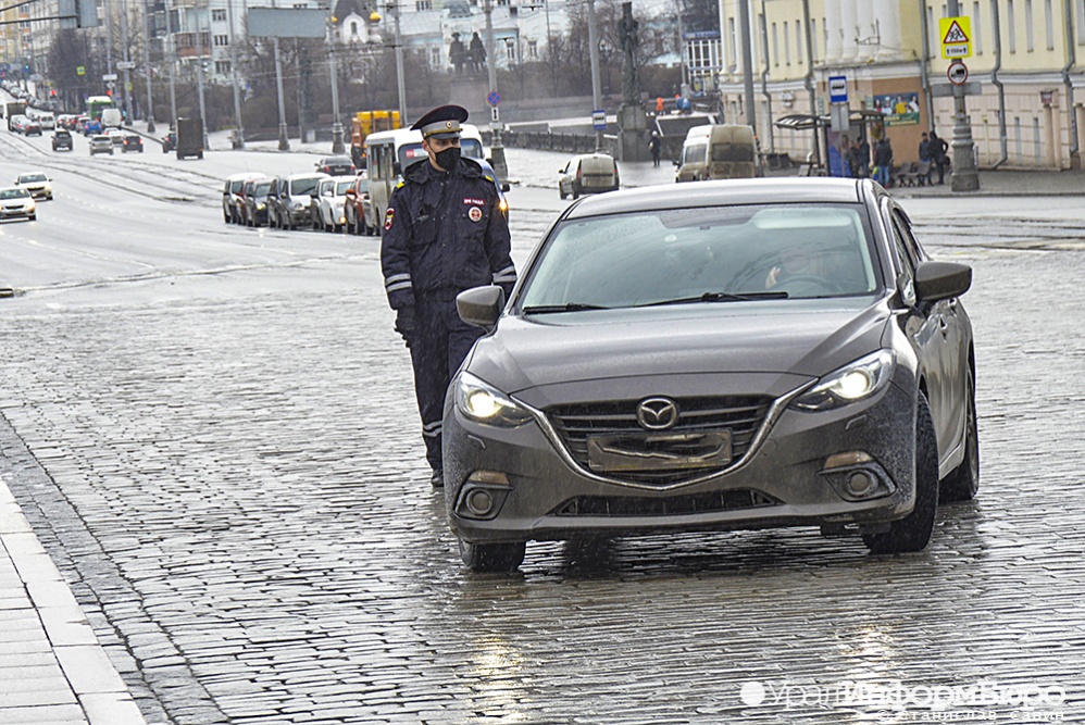  улицах свердловских городов праздники прибавится полицейских 