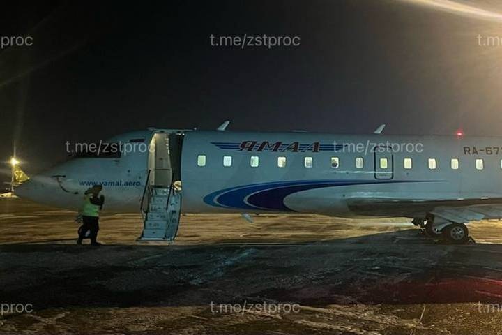  направлявшийся салехард самолет совершил вынужденную посадку новосибирске 