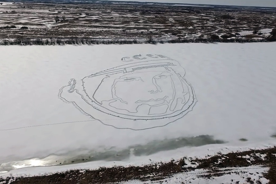  рязанью нарисовали огромный портрет юрия гагарина 
