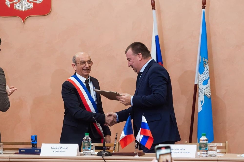  верхняя пышма агилькур городами-побратимами 