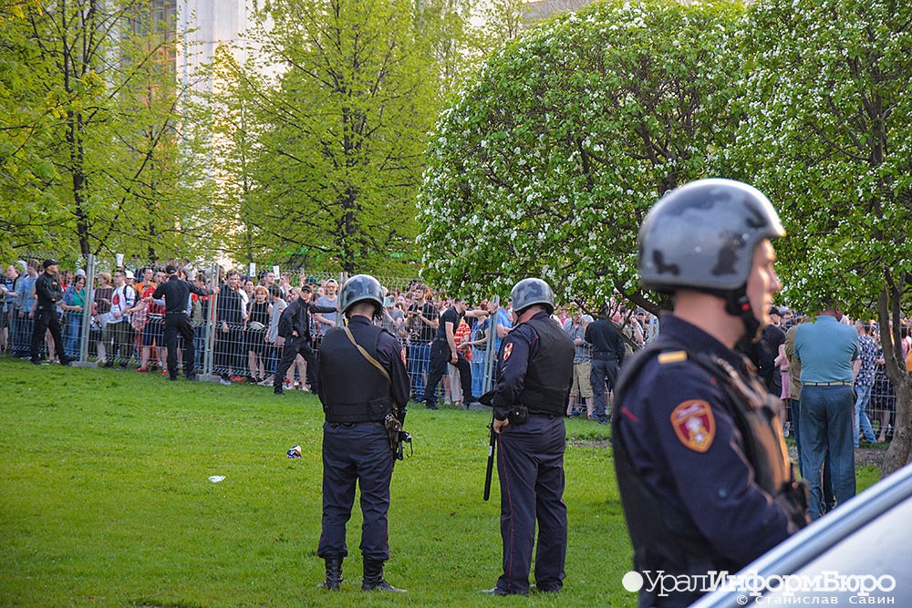  сквер театра драмы станут охранять силовики 
