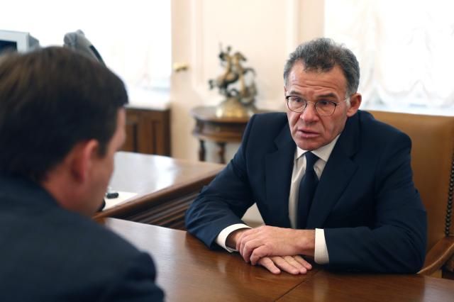 Тунгусов получил из рук Куйвашева удостоверение главы администрации губернатора