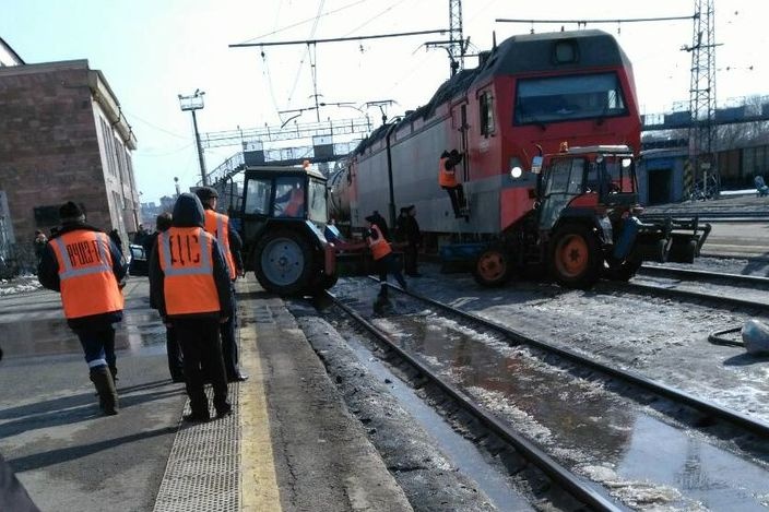  перми грузовой поезд смял трактор видео 