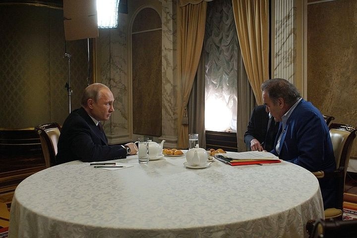  путин стать крестным дочери режиссера оливера стоуна 