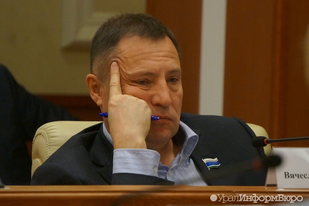 Депутатская шутка: свердловский депутат предложил узаконить коррупцию