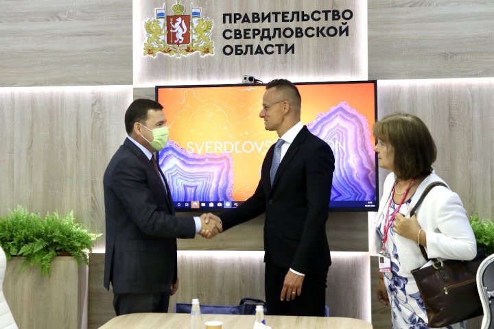  области отметил wizzair свердловской екатеринбургом будапештом 